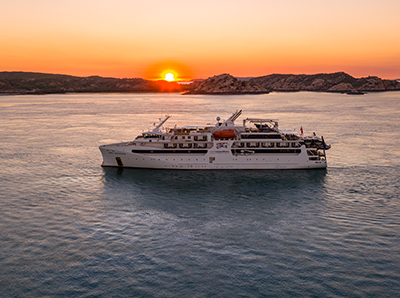 Small boat Coral Adventurer sailing in the Kimberley